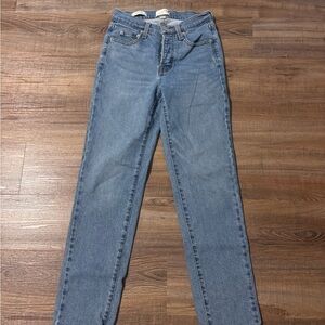 Universal Thread Straight-Leg Light Blue Women’s Jeans
